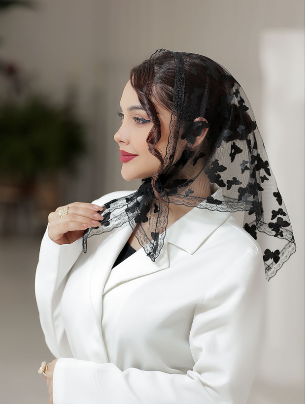 روسری تور سه گوش مخمل فلوک دور دانتل پارچه وارداتی