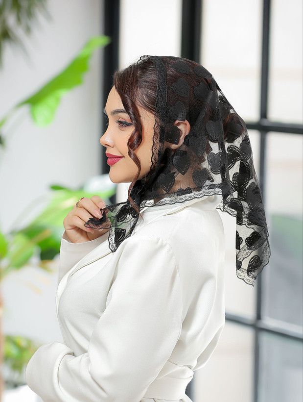 روسری تور سه گوش مخمل فلوک دور دانتل پارچه وارداتی