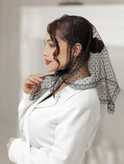 روسری تور سه گوش مخمل فلوک دور دانتل پارچه وارداتی